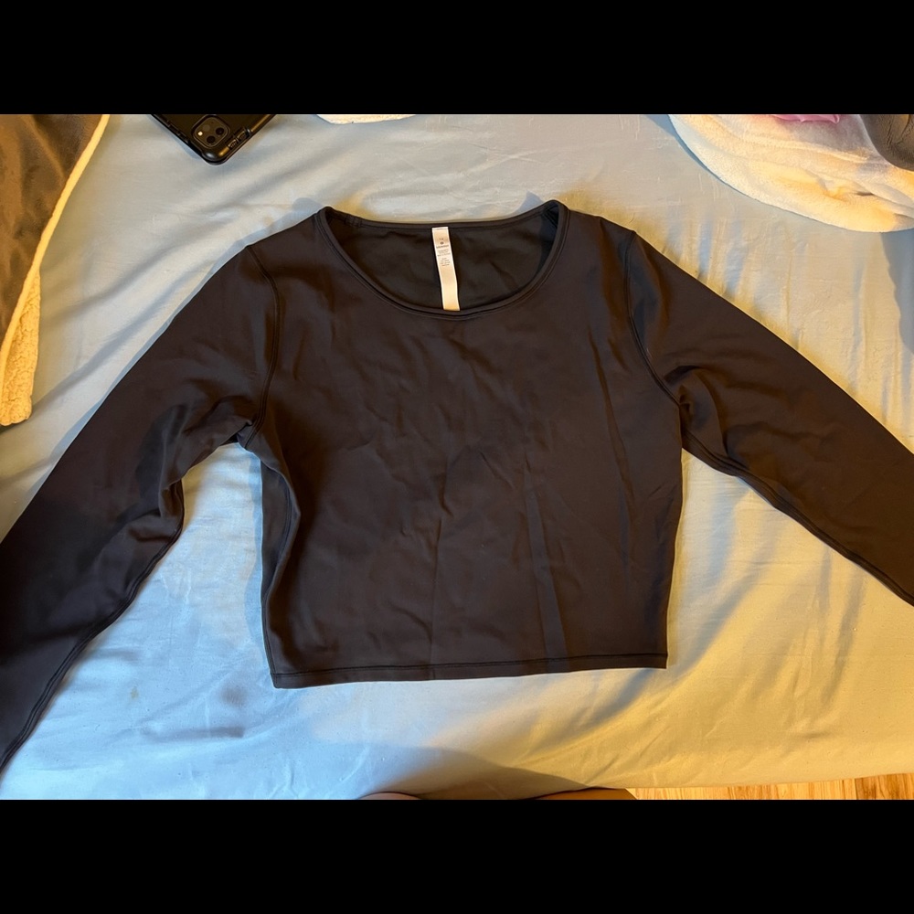 Lululemon cropped shirt